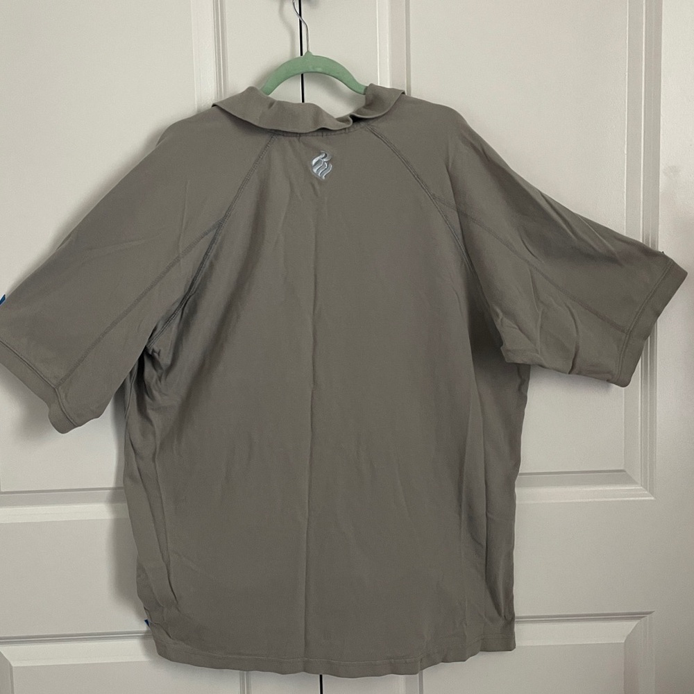 Roca Wear Gray Polo Shirt with Embroidered Chest Design size XL - Picture 6 of 6